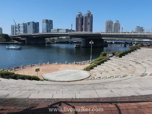 水の広場公園カスケード広場